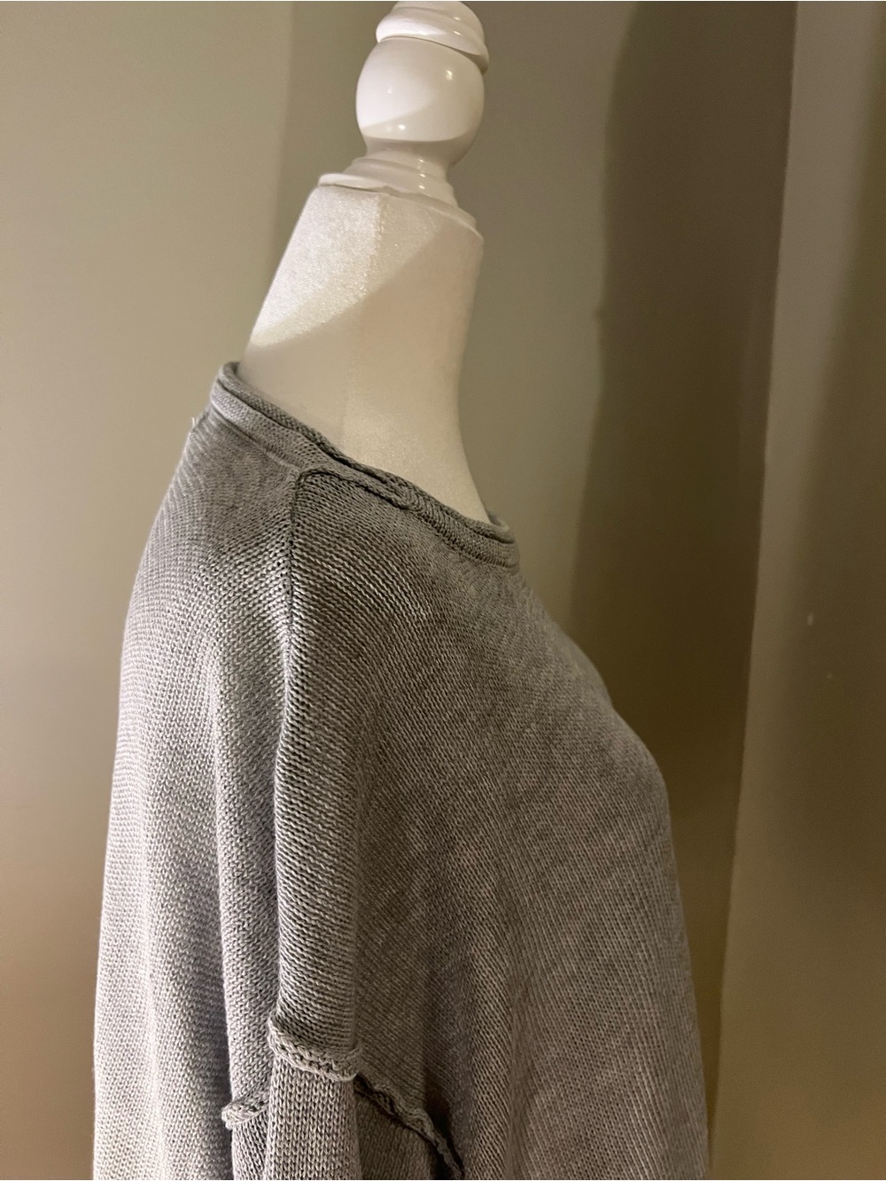 Easel Los Angeles-Relaxed Gray Distressed Thermal Sweatshirt - Women - Picture 3 of 6